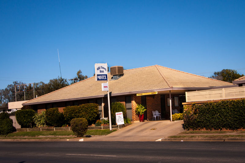 The Mid Town Inn located off the busy Newell Highway in a quiet and secure location at 41 Maitland St. Narrabri.